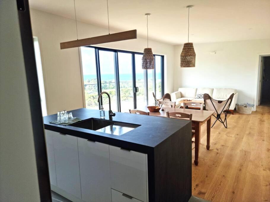 Xspot Medlands Beach House - Ocean Views - Short Stroll To The Beach ภายนอก รูปภาพ